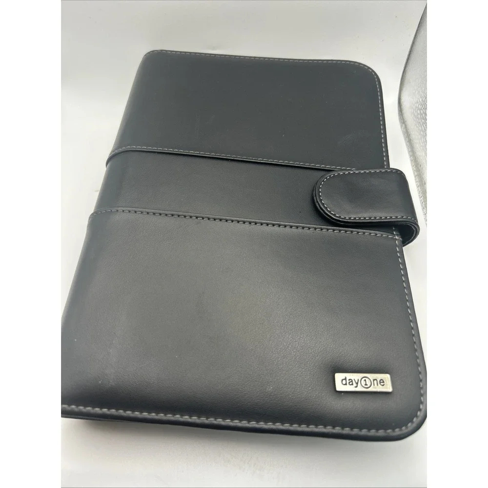 Franklin Day One Snap‎ Closure 3-Ring Classic Planner, Black, 8.5